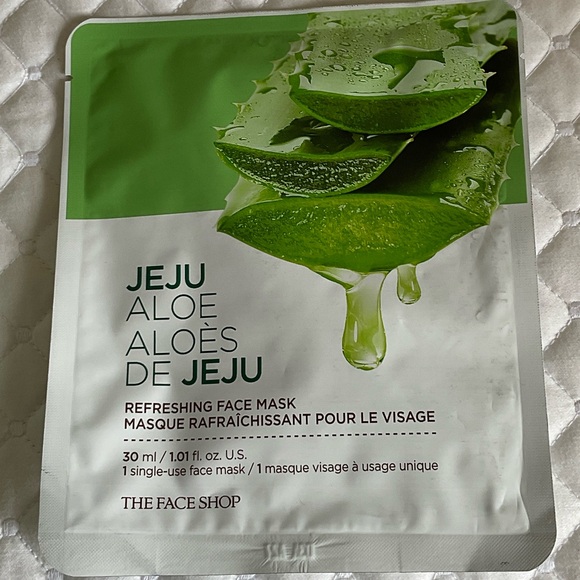 Avon Aloe Skincare Set - Picture 3 of 4